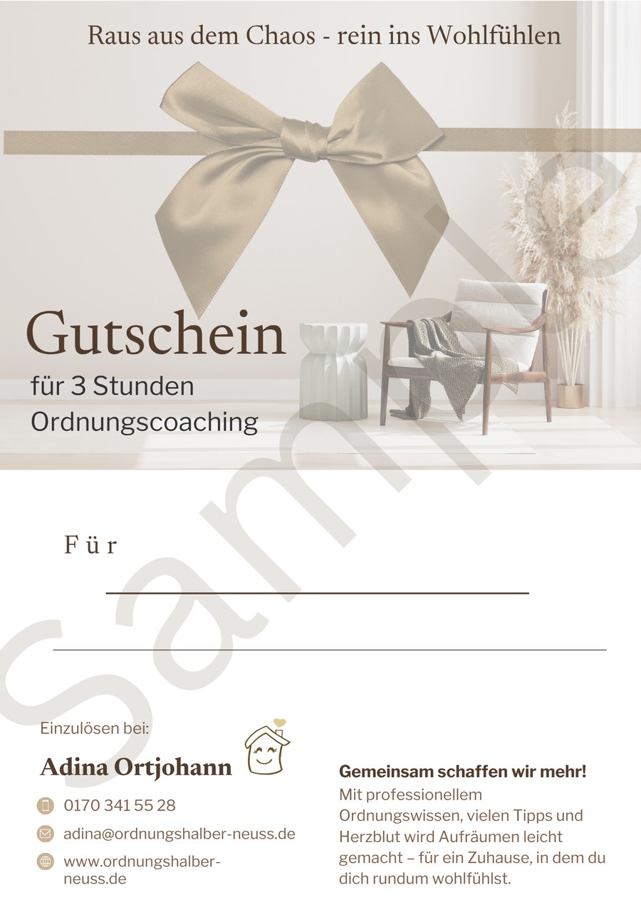 Muster eines Geschenkgutscheins mit beiger Schleife: Gutschein für 3 Stunden Ordnungscoaching, einzulösen bei Adina Ortjohann